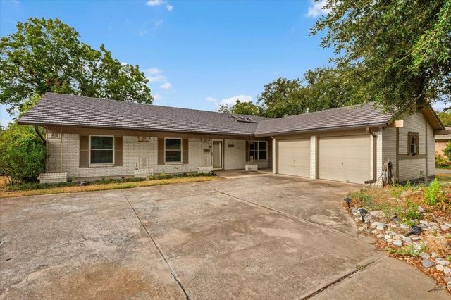 8933 Kincaid Dr — Pecan Valley