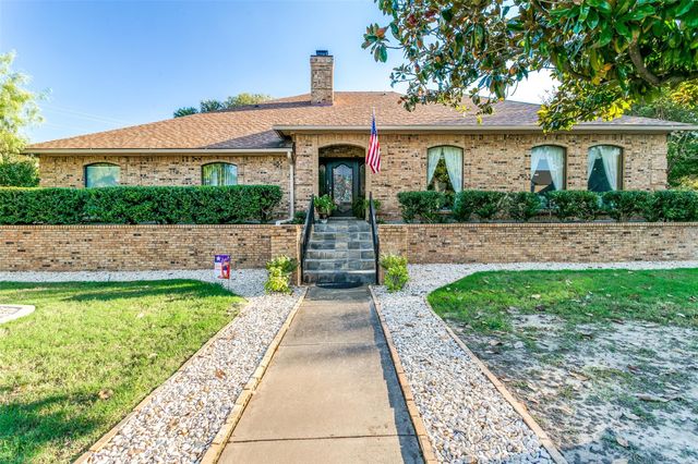 6801 Bellaire Ct S — Meadows West II Add