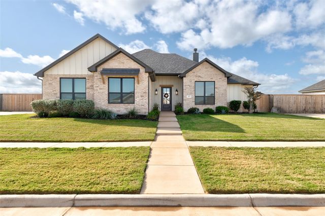 317 Blackhawk Dr — Carriage Hills Add