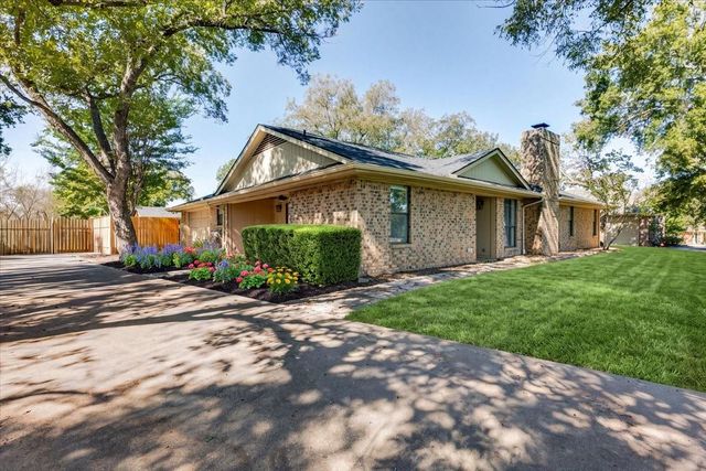 8105 Ravenswood Rd — Pecan Plantation