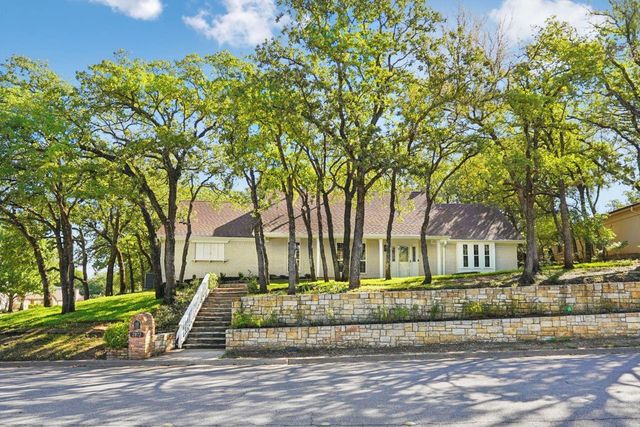 2872 Hurstview Dr — Wintergreen Acres Add