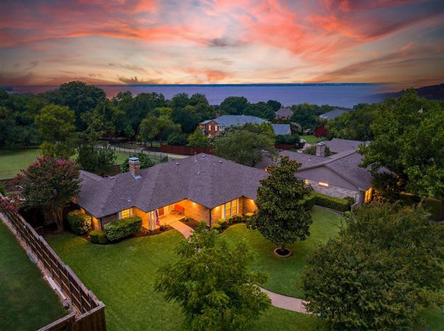 107 Becky Ln — Lake Ray Hubbard Estate