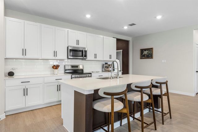5110 Sagerun Dr — Bridgewater Ph 8