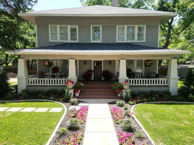 512 N College St — Town - Waxahachie