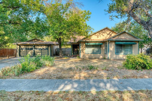 3233 Jane Ln — Meadow Oaks Add