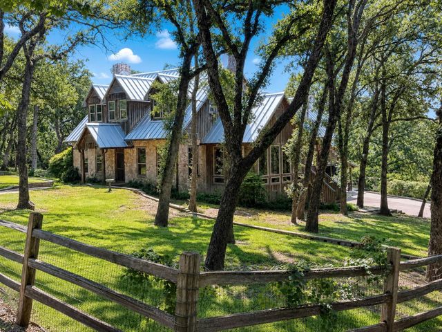 1100 Crazy Horse Trl — Caddo Forest Estate