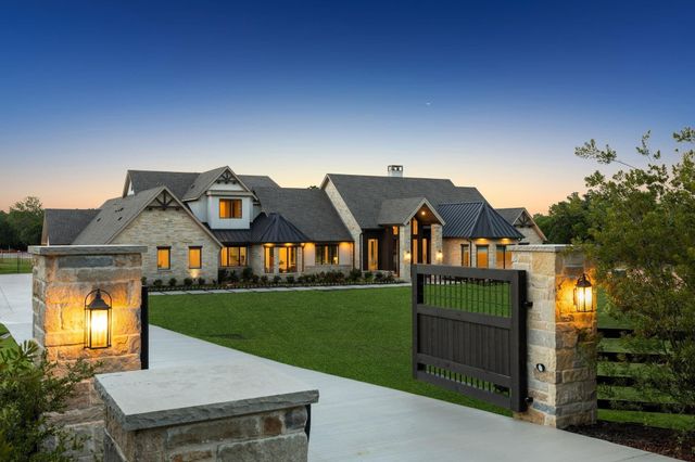 500 1&2 E Bob Jones Rd — Wm Phillips