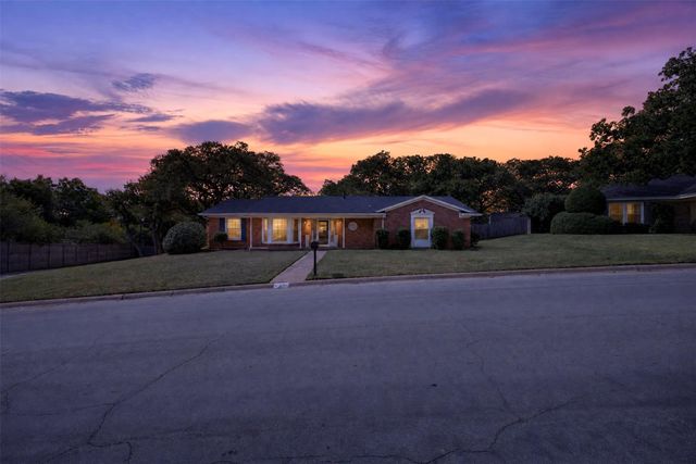 6109 Price Dr — College Hills Add