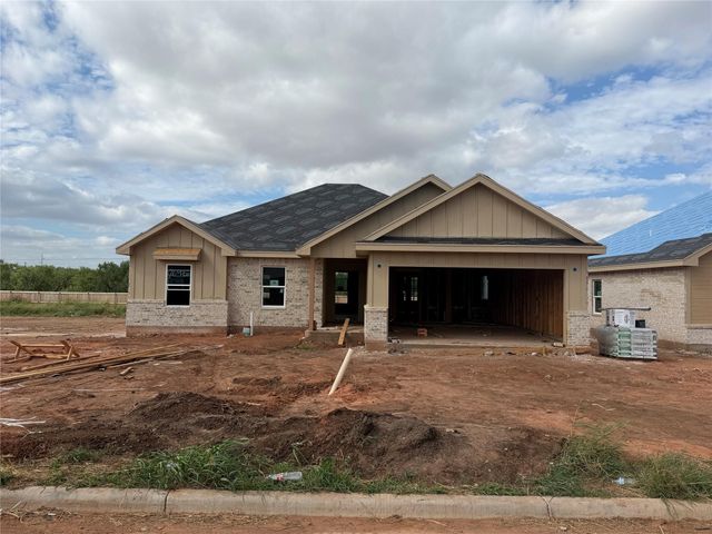 7696 Lake Ridge Pkwy — Carriage Hills