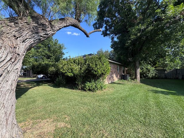 1328 Timbercreek Rd — Timber Creek Add
