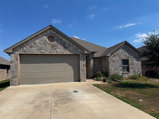 3205 Windcrest Dr — Grand Places Of Hood County