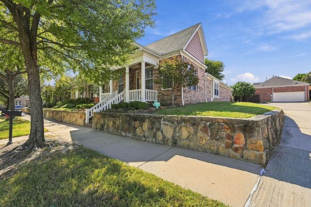 6033 Roaring Springs Dr — N Richland Hills Town Center