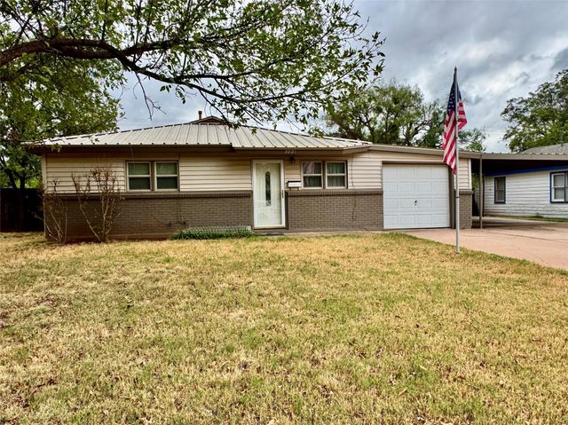 3221 Ivy Ln — Green Acres
