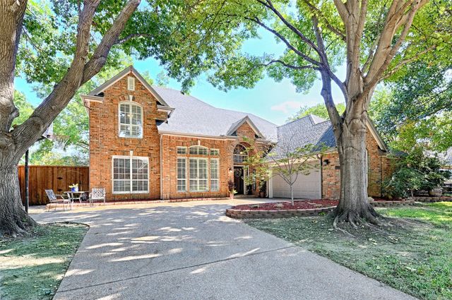 114 Westwind Dr — Waterside Estates