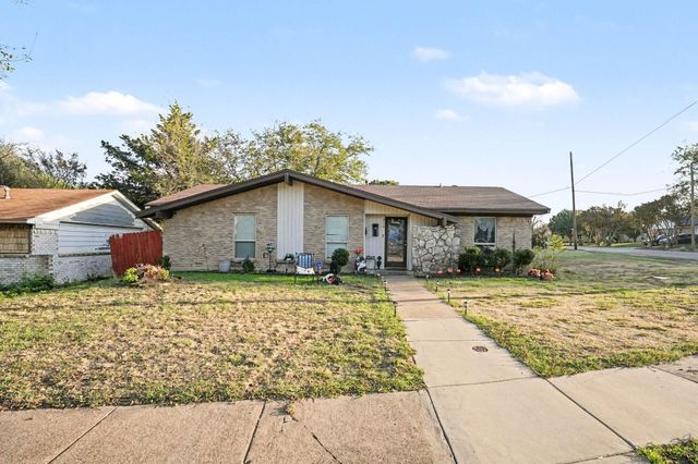 310 Blueberry Dr — Fairmeadows 11