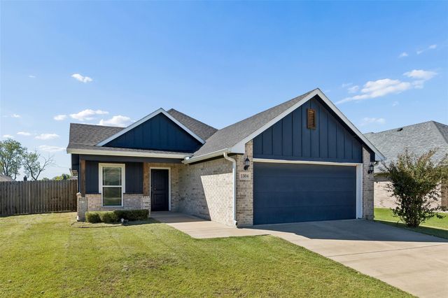1304 Saratoga Dr — Heritage Farms Estates