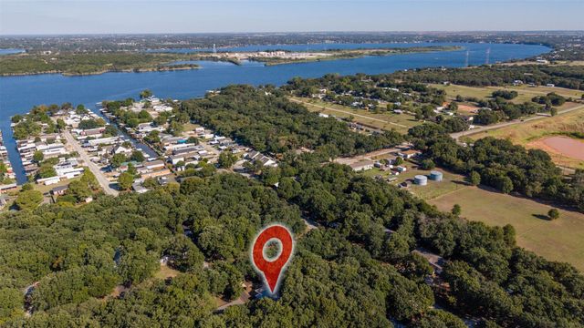 4647 Lyndi Ln — Blue Water Shores