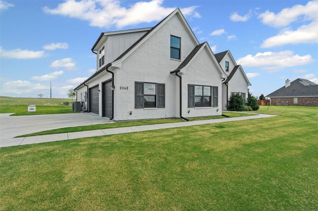2045 Eagles Ridge Dr — Eagles Bluff