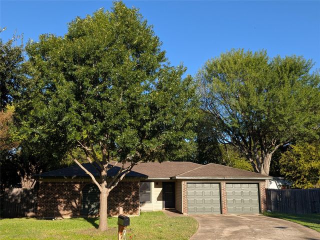 1104 Thistle Ct — Greenbriar Add