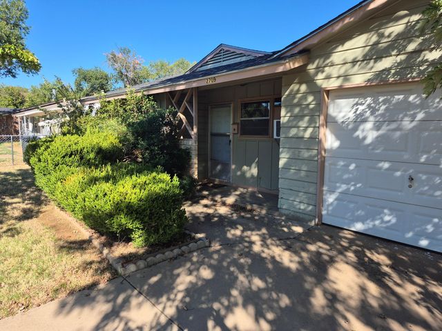 2709 Roanoke Dr — Lynwood West 1