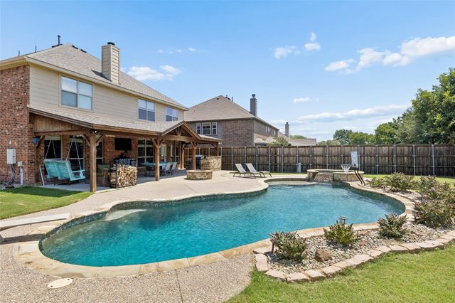 5732 Chateau Dr — Chateaus Of Woodbridge Pkwy