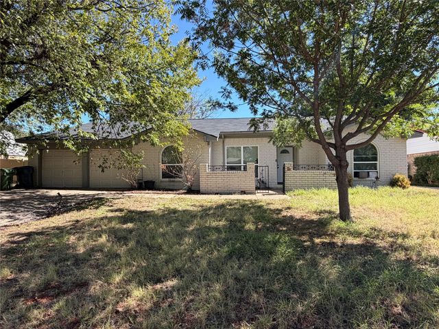 3740 Holland Dr — Richland Hills West Add
