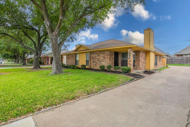 6847 Sierra Dr — Holiday West Addition
