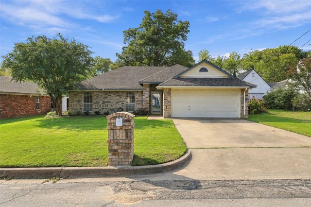 411 W Spring St — Weatherford Original Town
