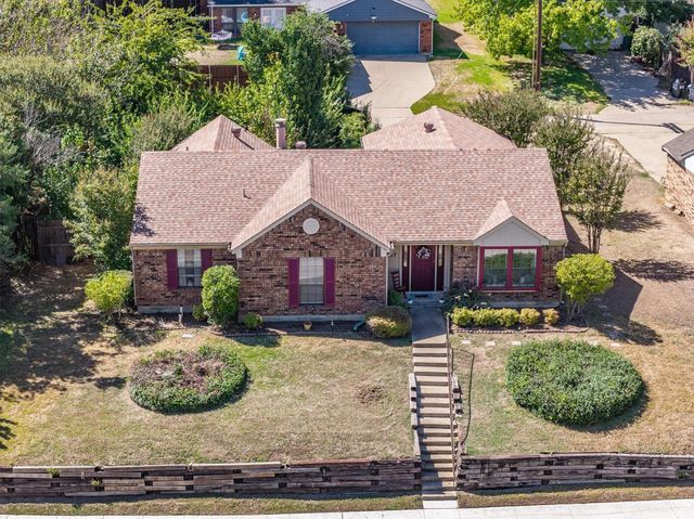 237 S Macarthur Blvd — Woodridge Sec 04