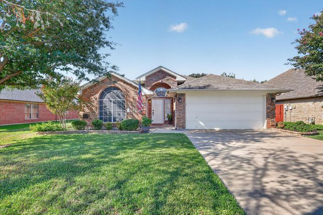 333 Carriage Ln — Courts Of Willow Creek Add