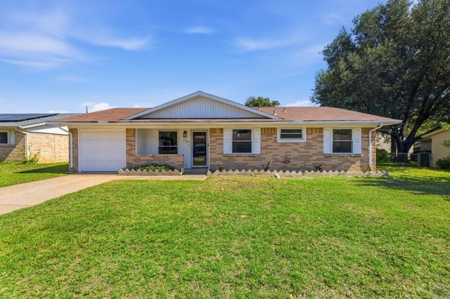 206 Rockaway Dr — Fairmeadows 11