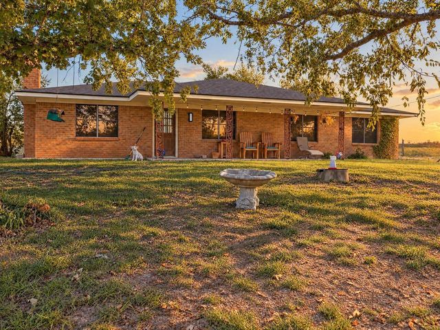 211 Whitehouse Rd — Alsdorf