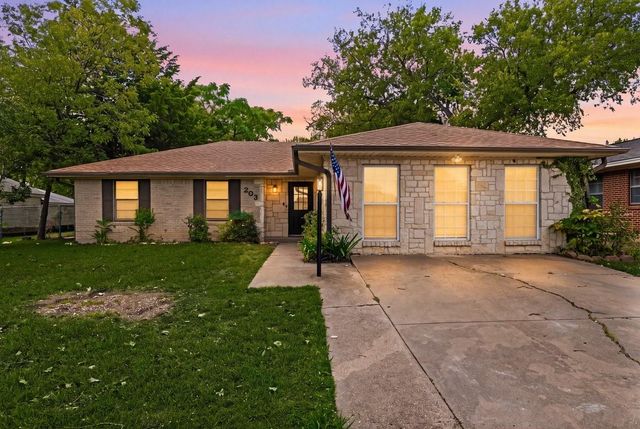 203 Evelyn St — West Desoto Estates