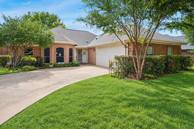 8920 Ashcraft Dr — Eden