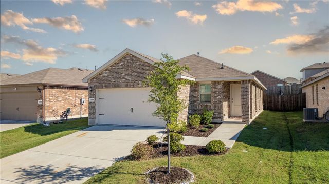 1526 Dilley Ln — Travis Ranch Governors Lts #