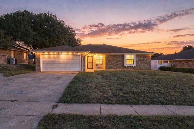 228 Meadowhill Dr — Westpark Add