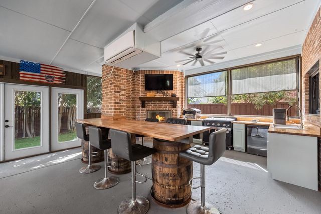 205 Chatfield Dr — Stone Creek Ph 1