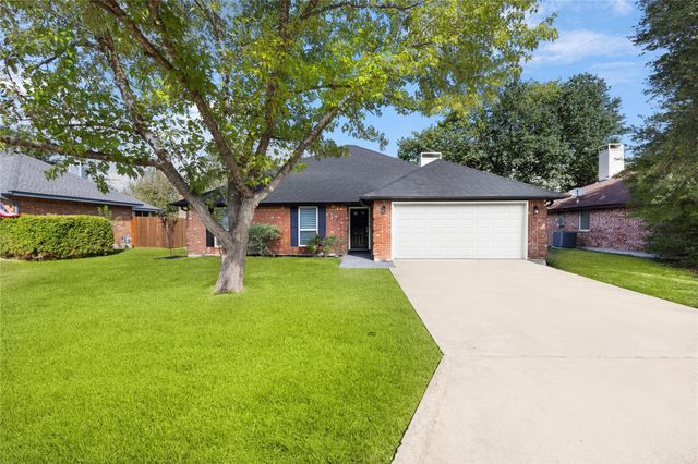 113 Morene Ave — 204 GINGERBREAD VILLAGE PH II REV