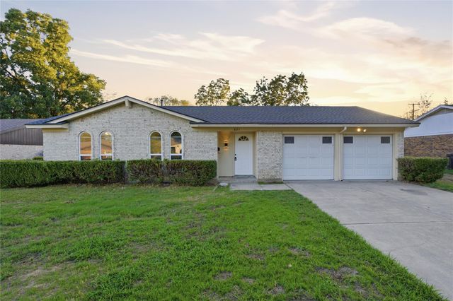 621 NW Barbara Ln — Crestmoor Park West