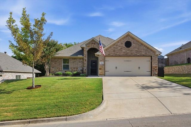 704 Westgate Dr — Country Acres