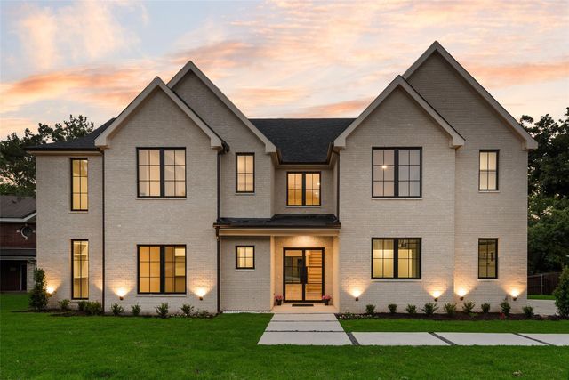 10 Brook Hollow Ln — Lake Forest Village Ph 3