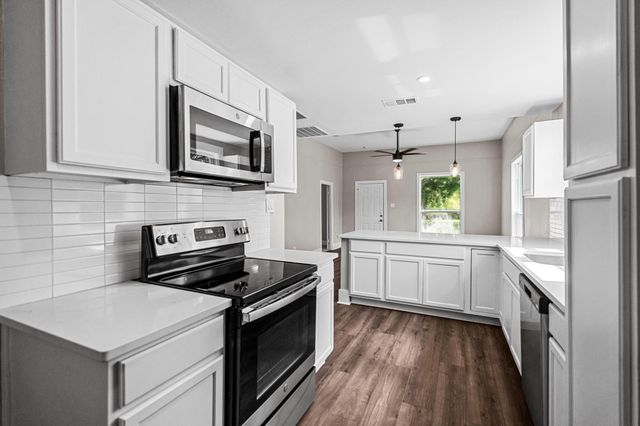 827 West Ellis Street — Exsteins Maples Add