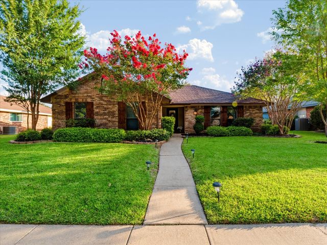 232 Cherrybark Dr — Woodridge