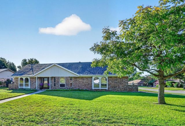 437 Overcrest Dr — Westpark Add
