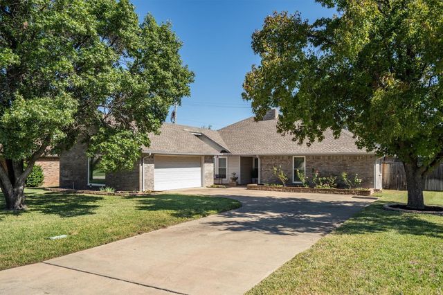 654 Park Ln — Highland Meadows