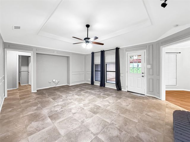 305 N Cottonbelt Ave — Rustic Oaks Ph One