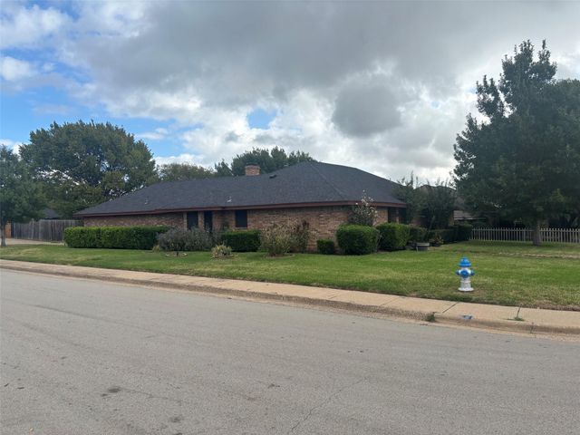 1335 Briarmeade Dr — Greenbriar Estates
