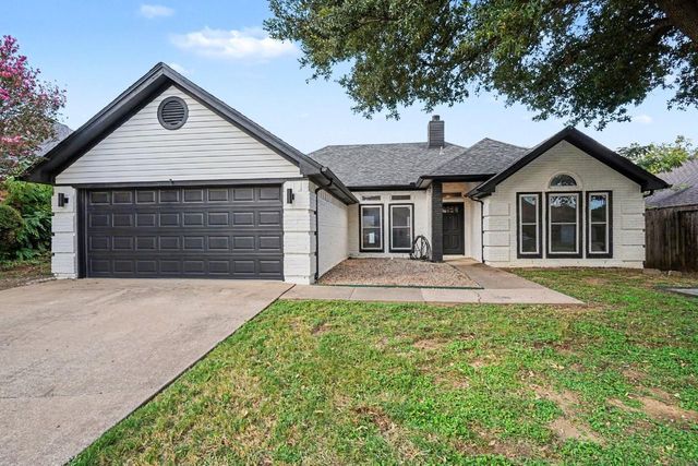 6053 Sundown Dr — Hilltop Addition-Watauga
