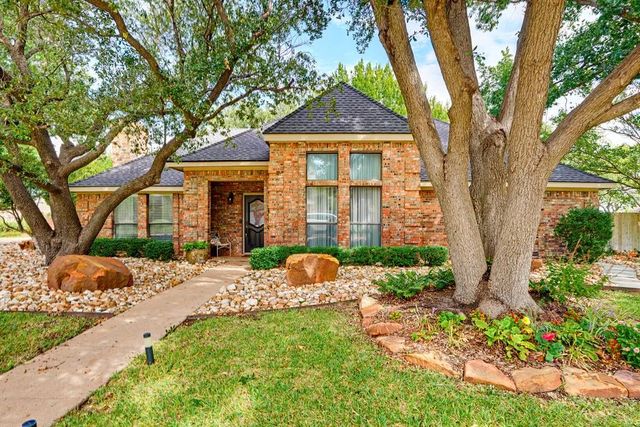 22 Hilliard Cir — University Hills Add