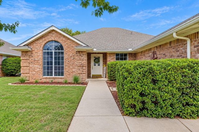 1032 Roundrock Dr — Parkwest